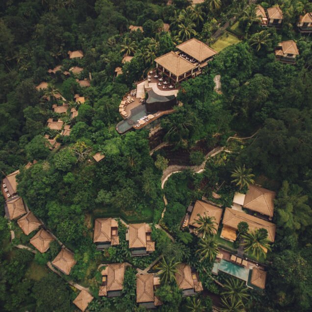 Luxury Retreats: Five-star escapes, designed around you.